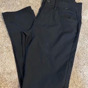 Travis Matthews black golf pants. Size 34 EUC